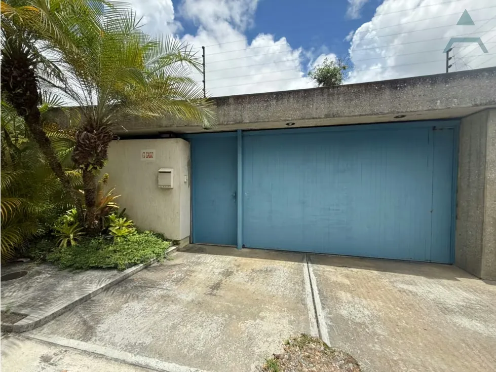 Se vende/alquila Casa 2.149m² 4h+2s/5b/30p La Lagunita - 35