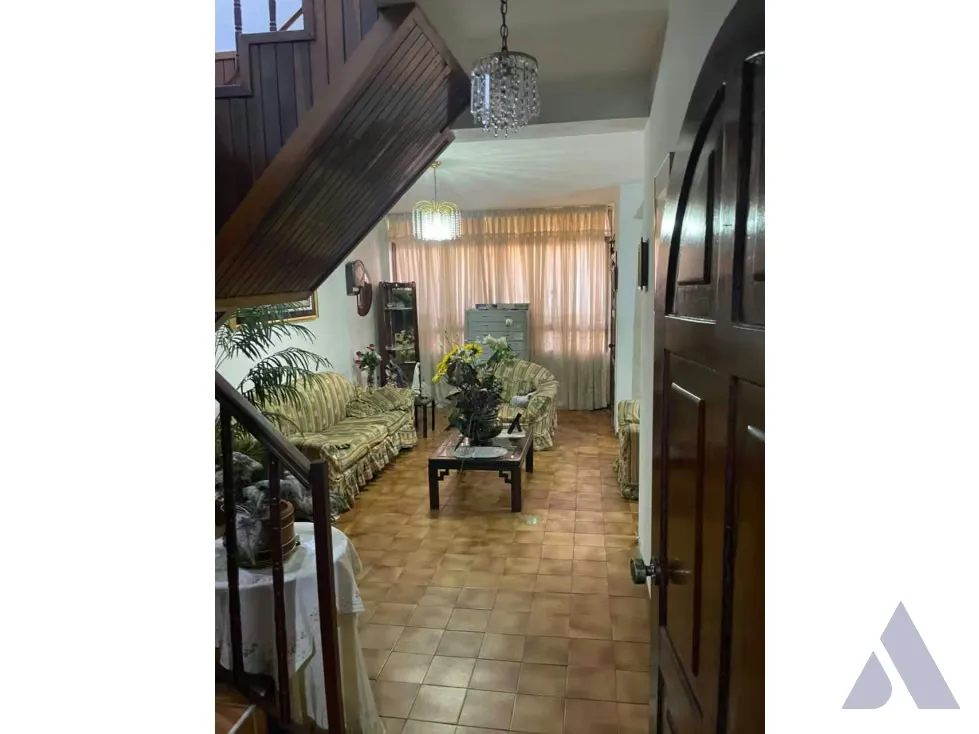 Vendo casa 157m2 Calle Anzoategui, Guatire 8012 - 6