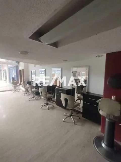 Se Vende Local Comercial en C C Galerias El Paraiso