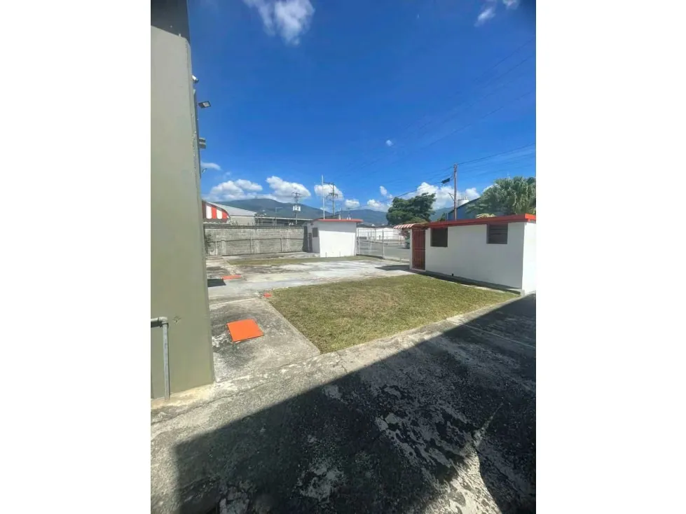 En venta galpón industrial 2.300m2 El Marqués Guatire 7531 - 4