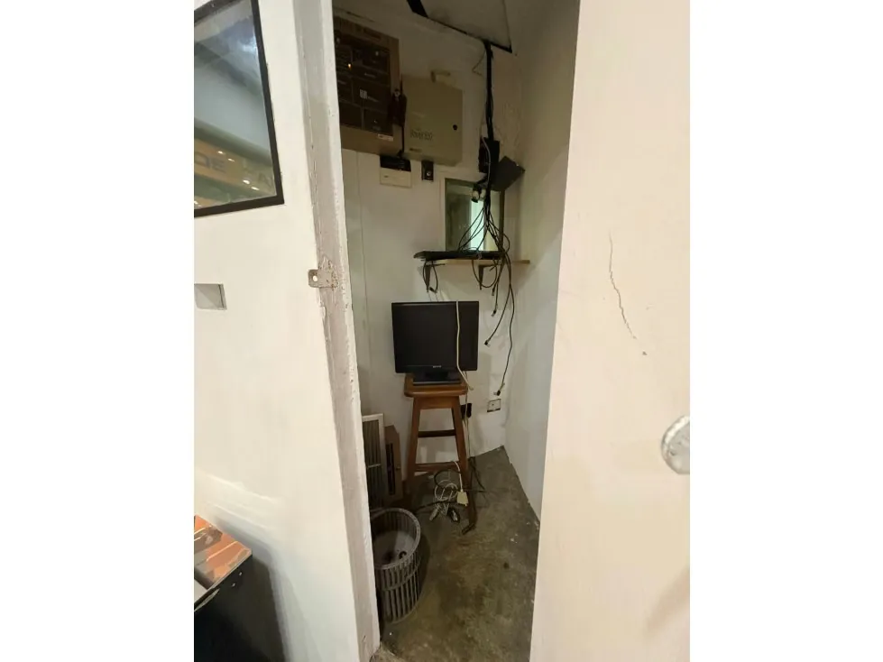 SE VENDE OFICINA EN LA AVENIDA FRANCISCO SOLANO - 11