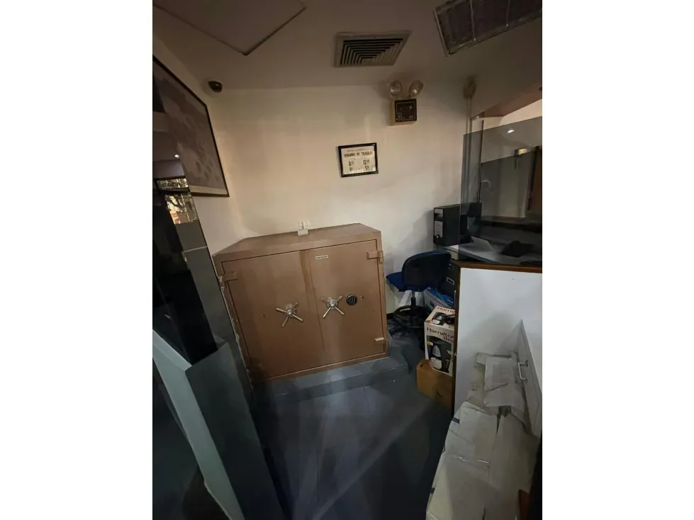 SE VENDE OFICINA EN LA AVENIDA FRANCISCO SOLANO - 12