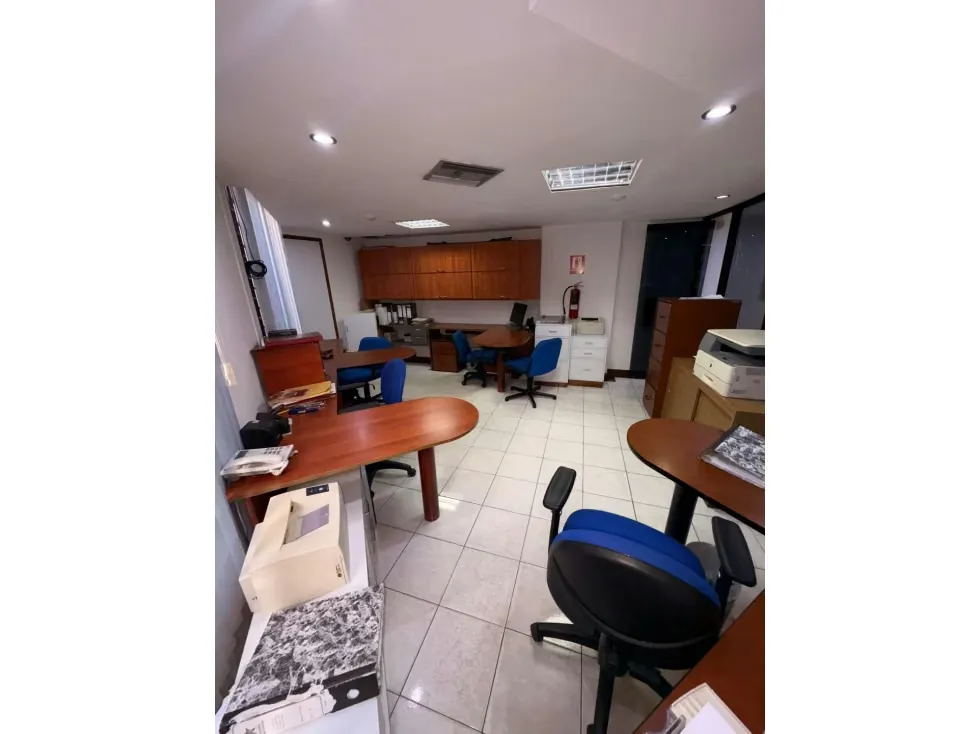 SE VENDE OFICINA EN LA AVENIDA FRANCISCO SOLANO - 8