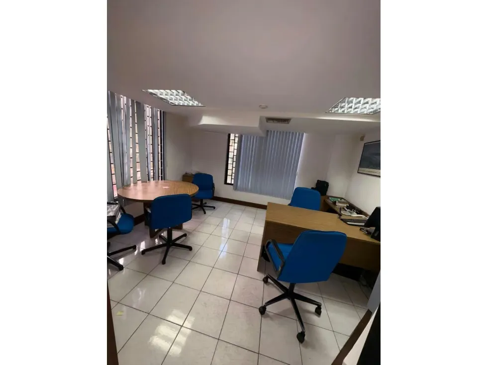 SE VENDE OFICINA EN LA AVENIDA FRANCISCO SOLANO - 10