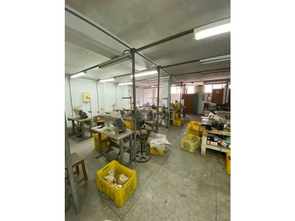 Alquilo/Vendo edificio 1.054m2 Catia 8383 - 11