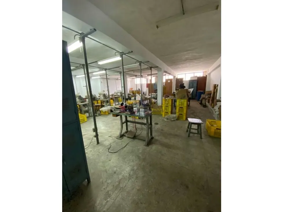 Alquilo/Vendo edificio 1.054m2 Catia 8383 - 12