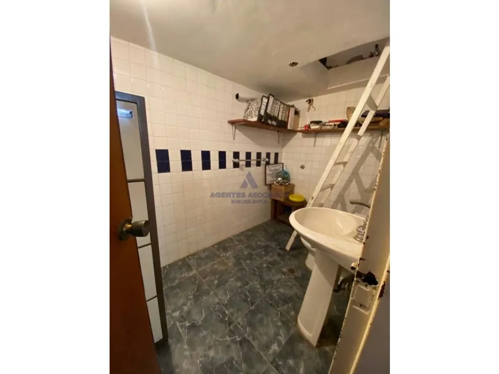 Alquilo/Vendo edificio 1.054m2 Catia 8383 - 15