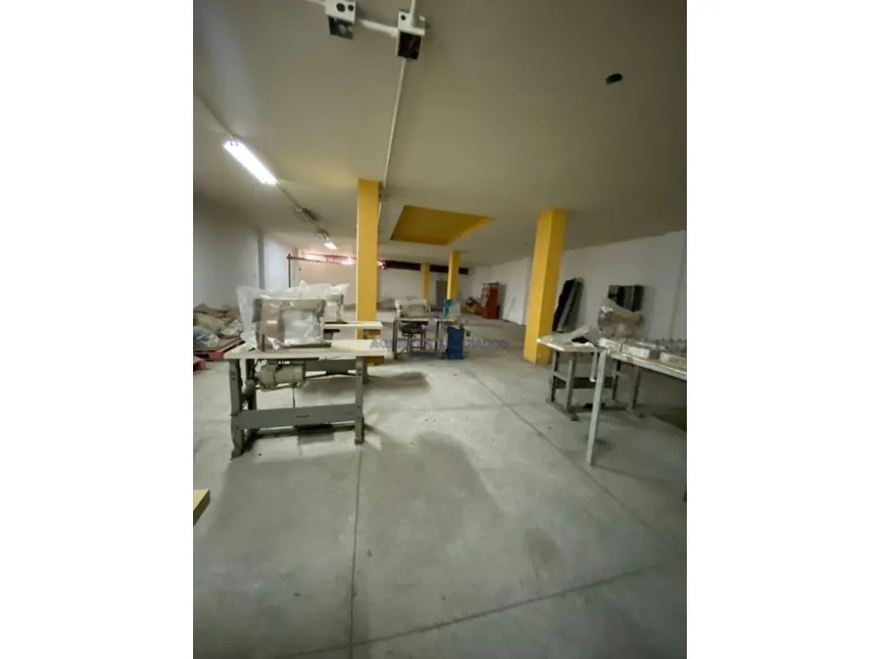 Alquilo/Vendo edificio 1.054m2 Catia 8383 - 4