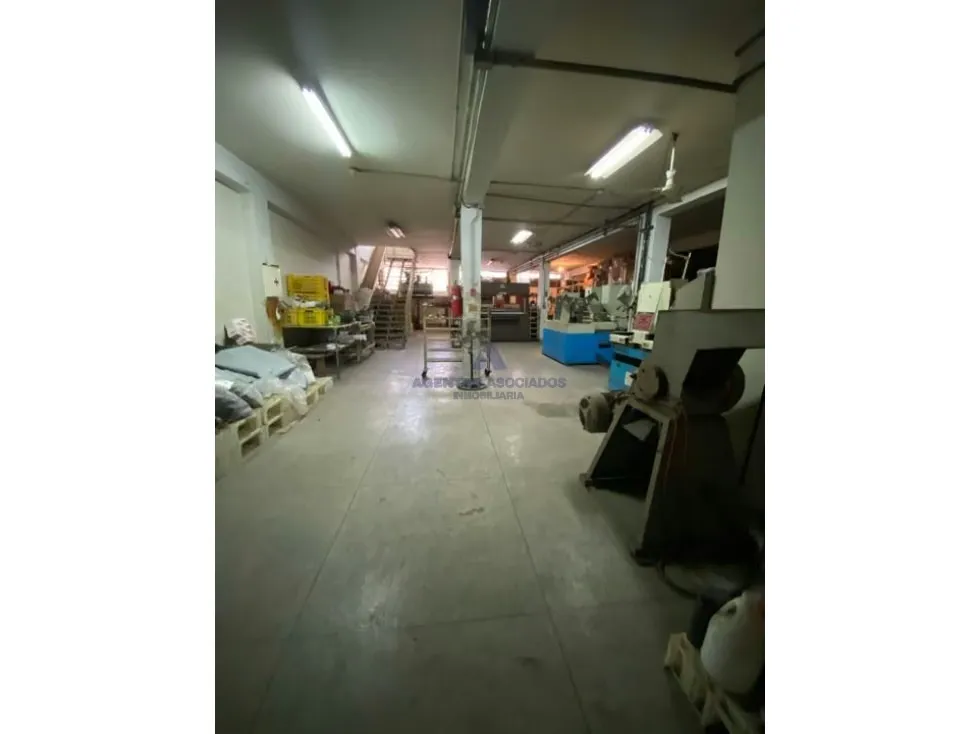 Alquilo/Vendo edificio 1.054m2 Catia 8383 - 6
