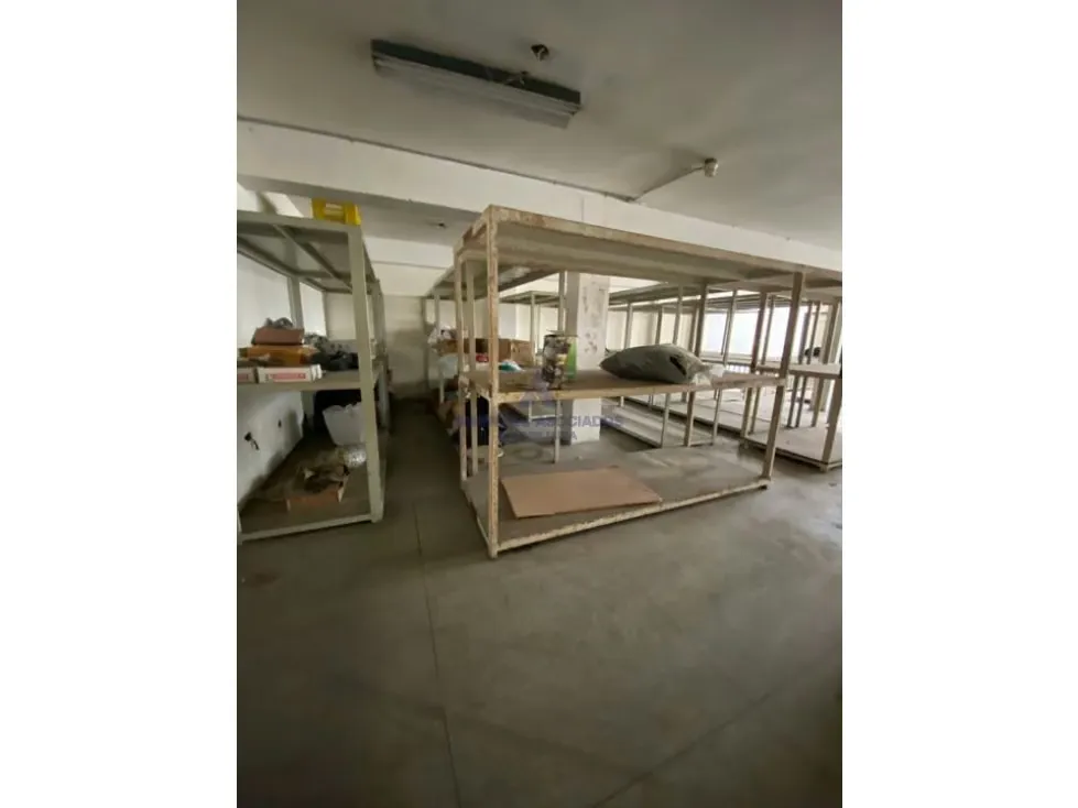 Alquilo/Vendo edificio 1.054m2 Catia 8383 - 8
