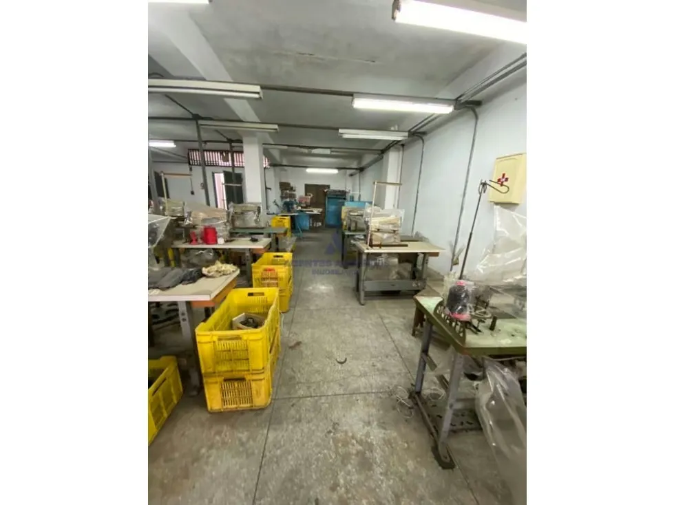 Alquilo/Vendo edificio 1.054m2 Catia 8383 - 9