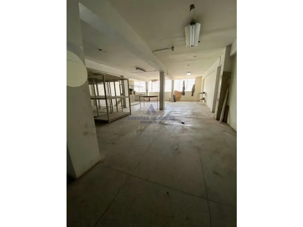 Alquilo/Vendo edificio 1.054m2 Catia 8383 - 10