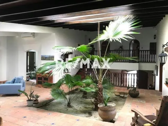 CASA PRADOS DEL ESTE EN CALLE CERRADA AMPLIO JARDÍN 25-75 - 2