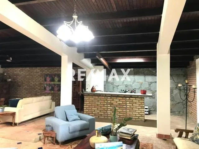 CASA PRADOS DEL ESTE EN CALLE CERRADA AMPLIO JARDÍN 25-75 - 3