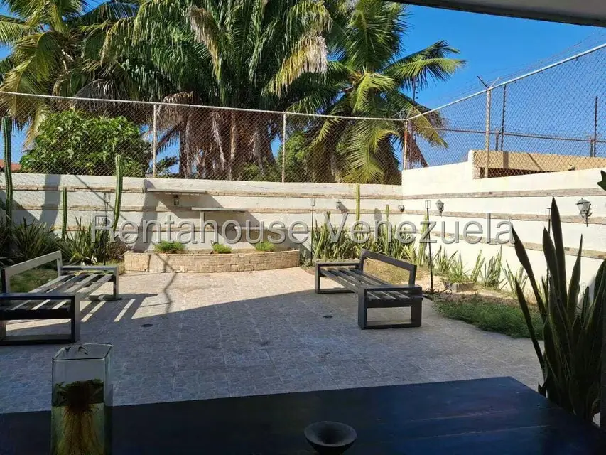 Townhouse (1 Nivel) en Venta en Lago Mar Beach, Zulia - 13