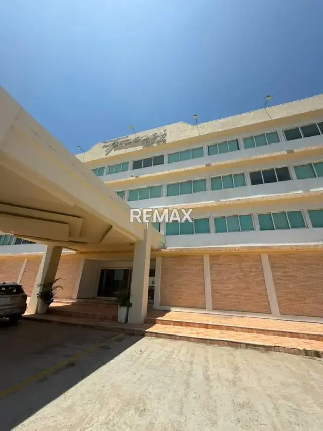 EN VENTA HOTEL TUCACAS BEACH EN PLENA CARRETERA NACIONAL MORON CORO