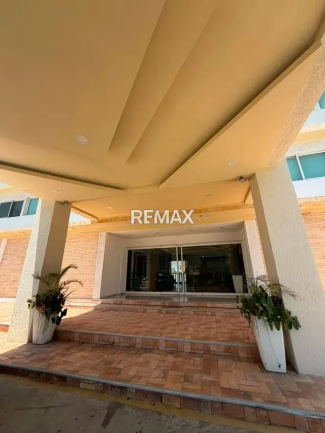 EN VENTA HOTEL TUCACAS BEACH EN PLENA CARRETERA NACIONAL MORON CORO - 18