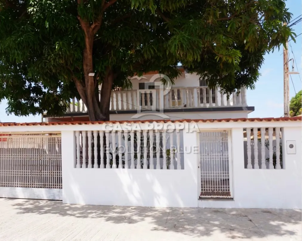 Casa en 18 de Octubre Sector Monte Claro, con Terraza y Piscina infantil