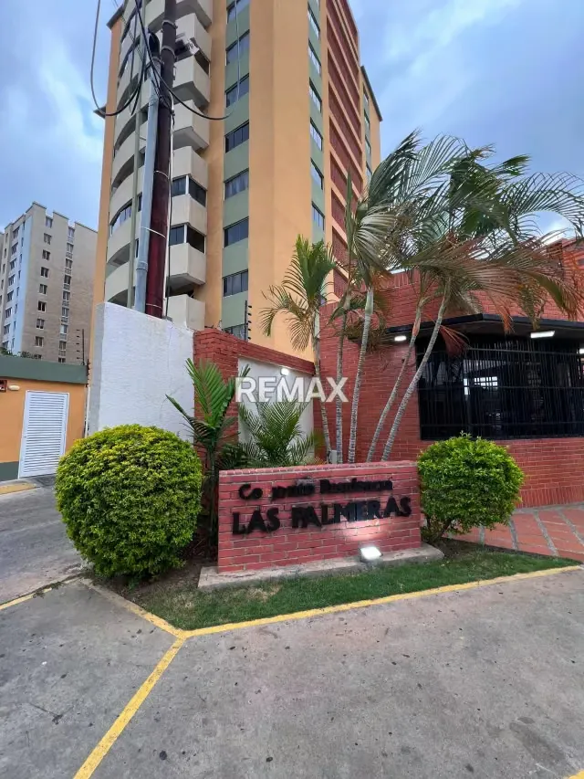 SE VENDE APARTAMENTO MODERNO EN RESIDENCIAS LAS PALMERAS SECTOR LAS PALMERAS LECHERÍA VENEZUELA