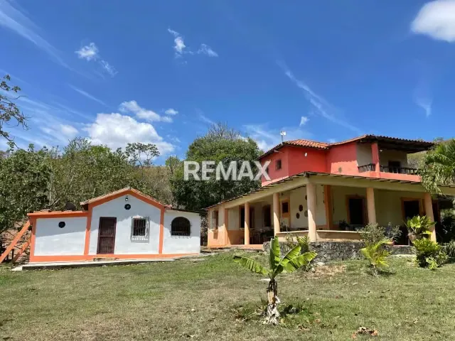 Venta de Casa campestre Estilo Colonial. Campo Claro Aguirre, Montalban