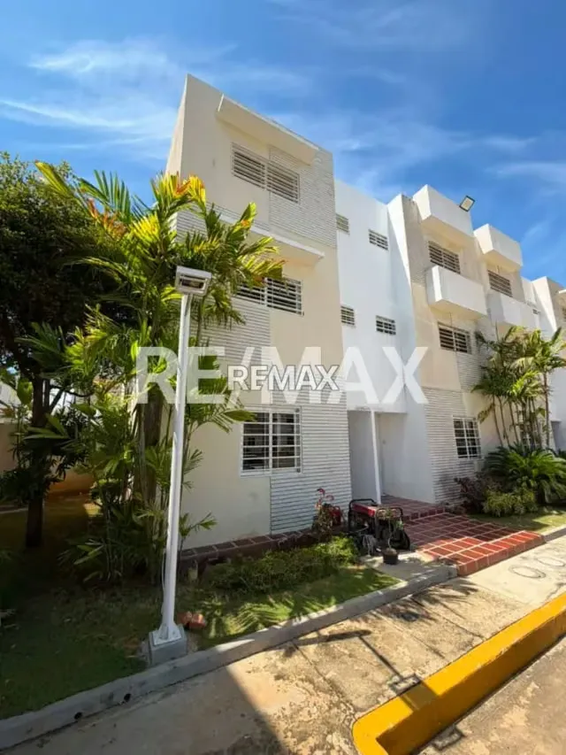 Townhouse en venta villa Paraiso I