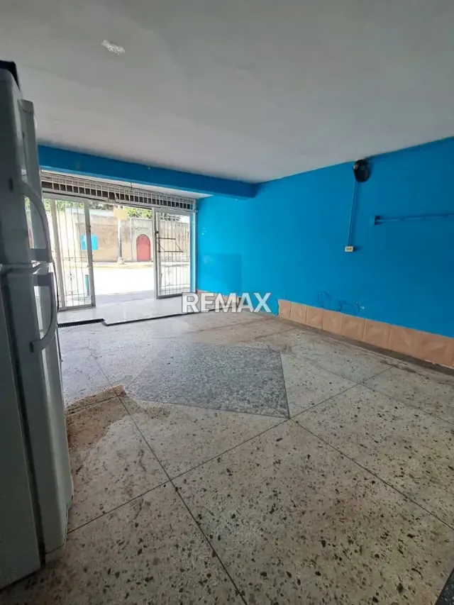 Amplio Local Comercial en Esquina en Alquiler – Calle Sucre, Olivos Viejos, Maracay - 5