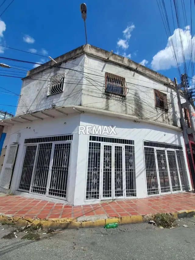 Amplio Local Comercial en Esquina en Alquiler – Calle Sucre, Olivos Viejos, Maracay - 8