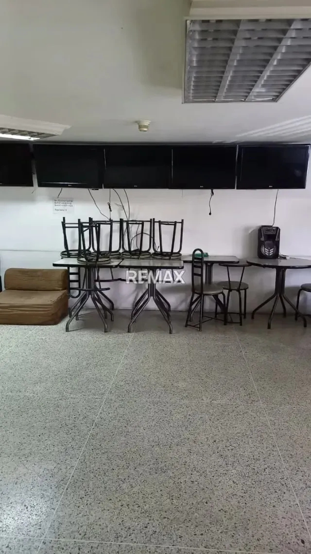 Gran Oportunidad triple A de Inversión! Local Comercial de 2 niveles 180 m² a Pie de Calle en La Candelaria. - 4