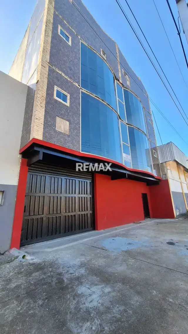 Se vende edificio en la avenida Orinoco