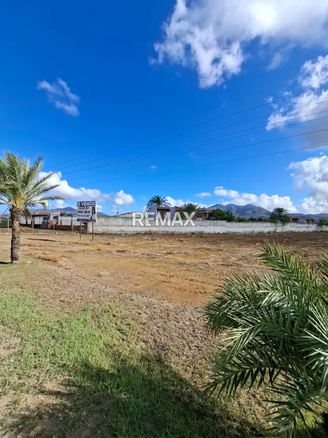 EN VENTA TERRENO VÍA AL AEROPUERTO - 2