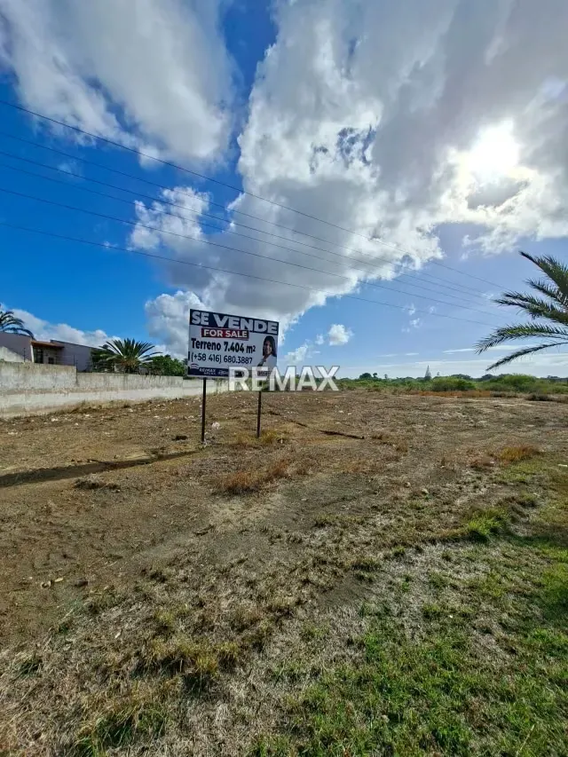 EN VENTA TERRENO VÍA AL AEROPUERTO - 5