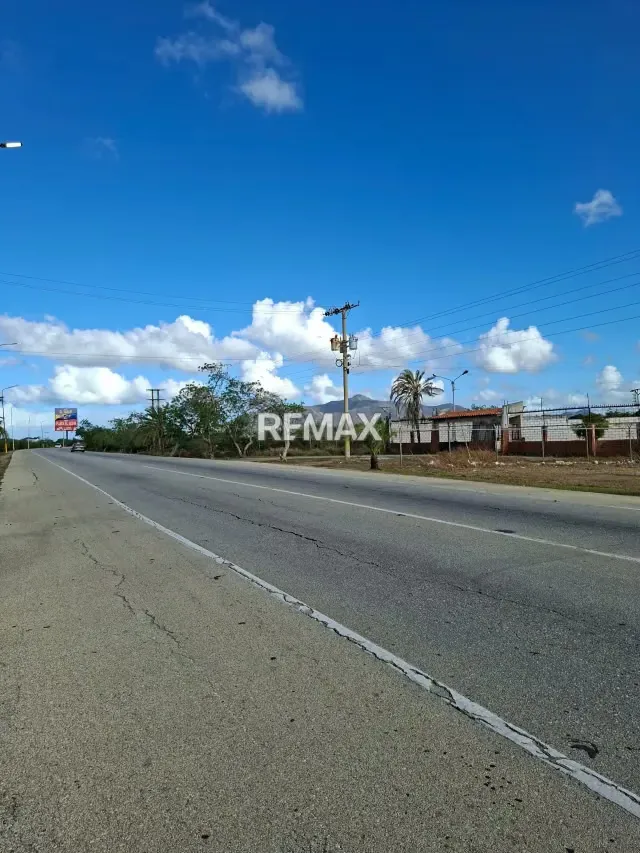 EN VENTA TERRENO VÍA AL AEROPUERTO - 10