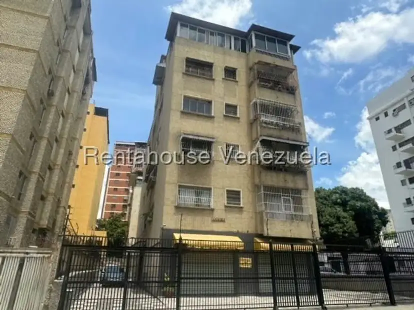 Apartamento (1 Nivel) en Alquiler en Las Delicias de Sabana Grande, Distrito Metropolitano
