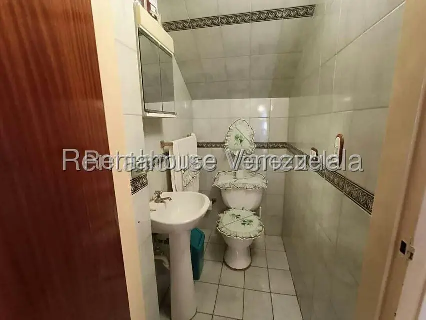 Townhouse (Multiples Niveles) en Venta en El Castillejo, Miranda - 8