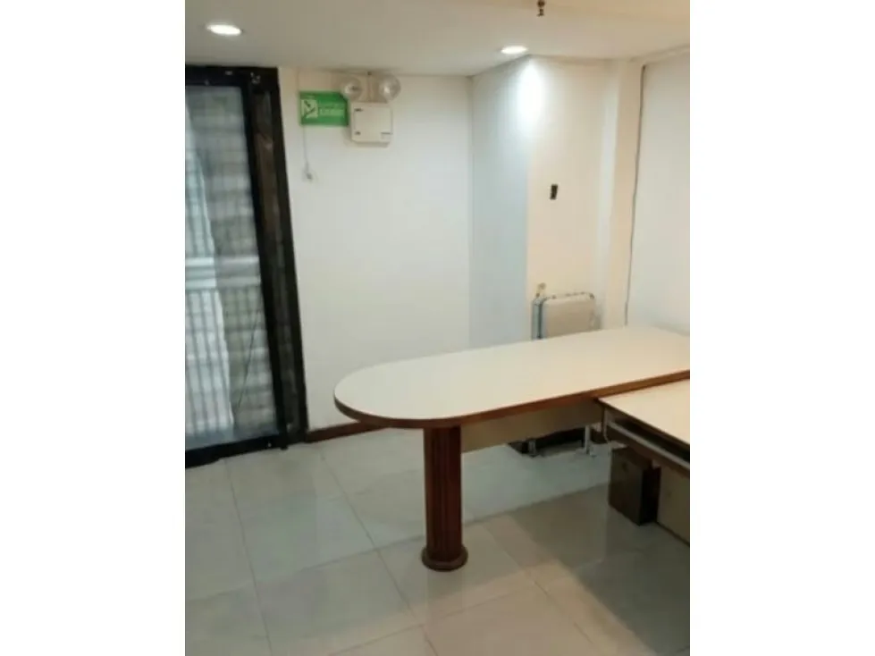 LOCAL EN VENTA 104 M2 - URB EL HATILLO - 5