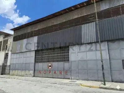 Galpon de 1749m2 en tres pisos, en venta El Llanito