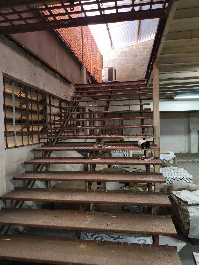 Galpon de 1749m2 en tres pisos, en venta El Llanito - 18
