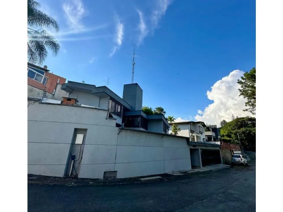 Vendo casa en calle cerrada 600m2 La Lagunita 5657