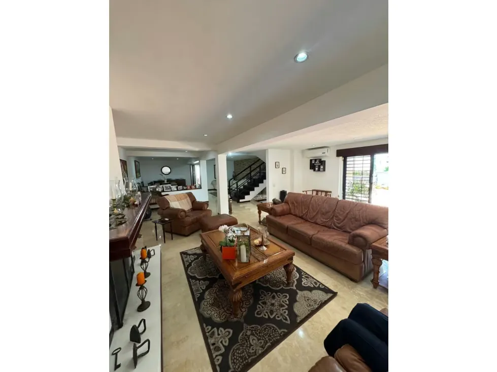 Vendo casa en calle cerrada 600m2 La Lagunita 5657 - 5
