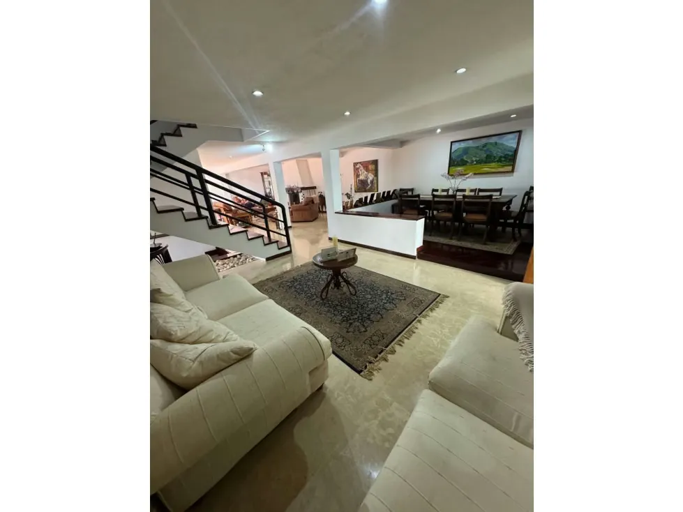 Vendo casa en calle cerrada 600m2 La Lagunita 5657 - 6