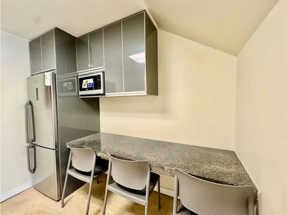 Se vende y/o alquila oficina 100m2 Las Mercedes - 5