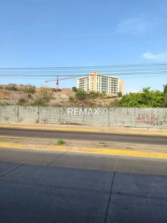 Parcela de Terreno con ubicación Estratégica para desarollo en lechería, estado Anzoátegui.