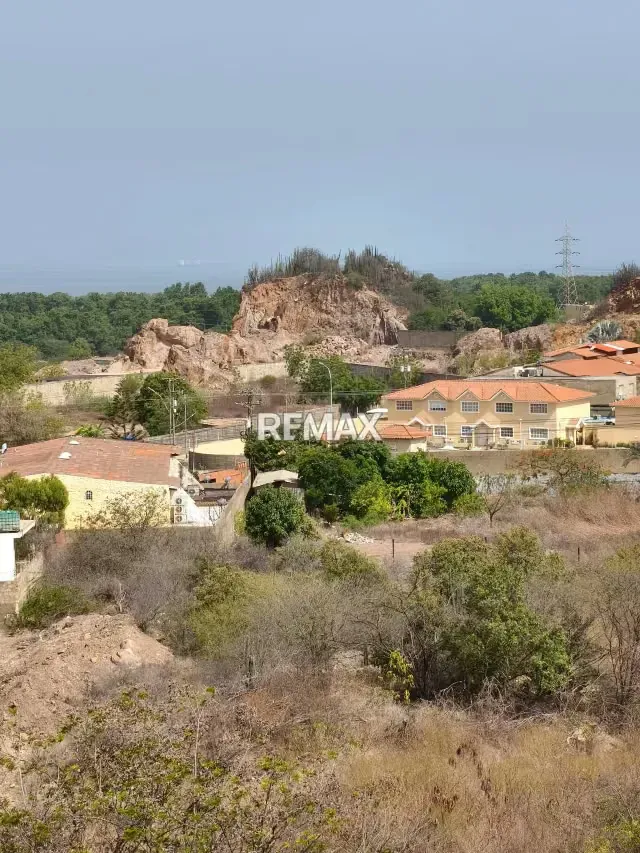 Parcela de Terreno con ubicación Estratégica para desarollo en lechería, estado Anzoátegui. - 14