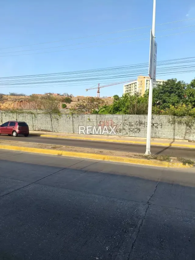 Parcela de Terreno con ubicación Estratégica para desarollo en lechería, estado Anzoátegui. - 2