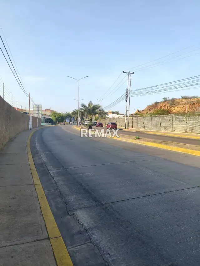 Parcela de Terreno con ubicación Estratégica para desarollo en lechería, estado Anzoátegui. - 3