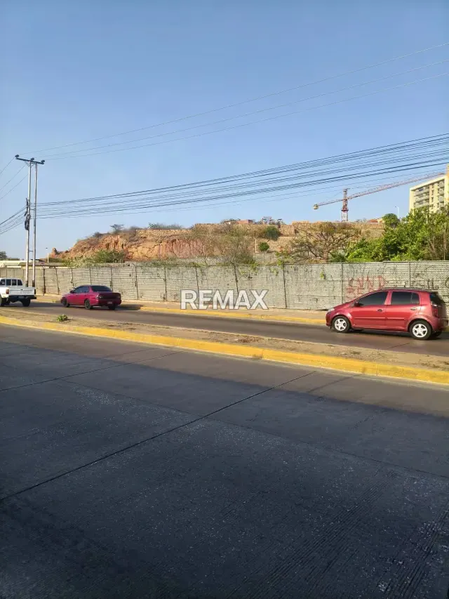 Parcela de Terreno con ubicación Estratégica para desarollo en lechería, estado Anzoátegui. - 5