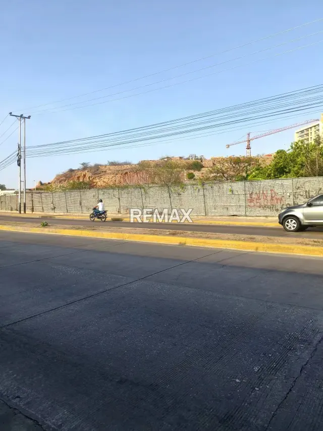Parcela de Terreno con ubicación Estratégica para desarollo en lechería, estado Anzoátegui. - 6
