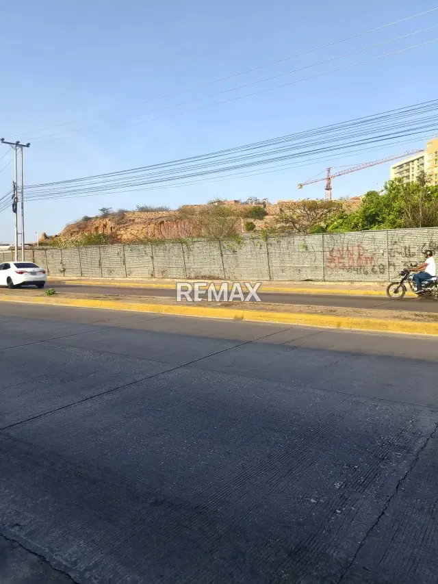 Parcela de Terreno con ubicación Estratégica para desarollo en lechería, estado Anzoátegui. - 7