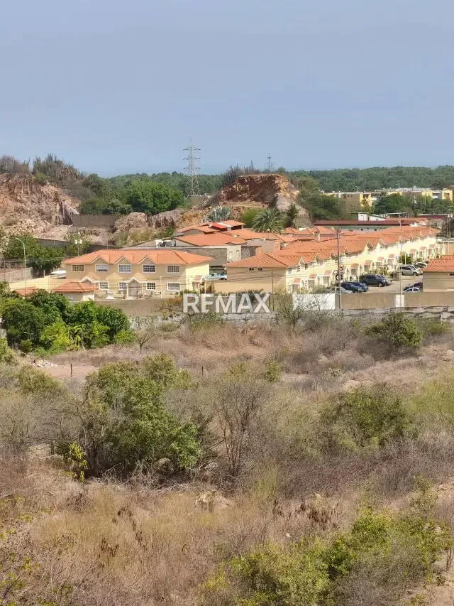 Parcela de Terreno con ubicación Estratégica para desarollo en lechería, estado Anzoátegui. - 9