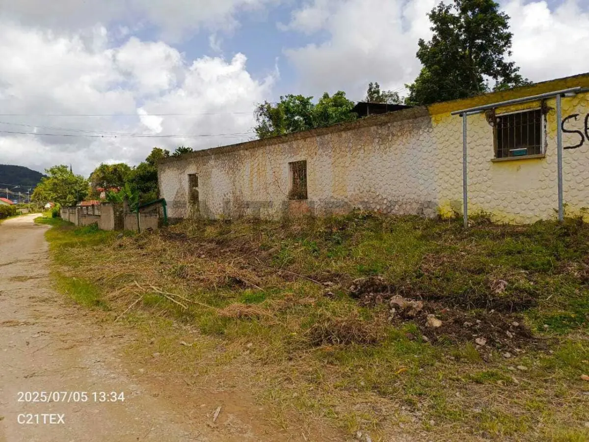 Se Vende Bello y Amplio Chalet en Caripe (San Agustin) - 17